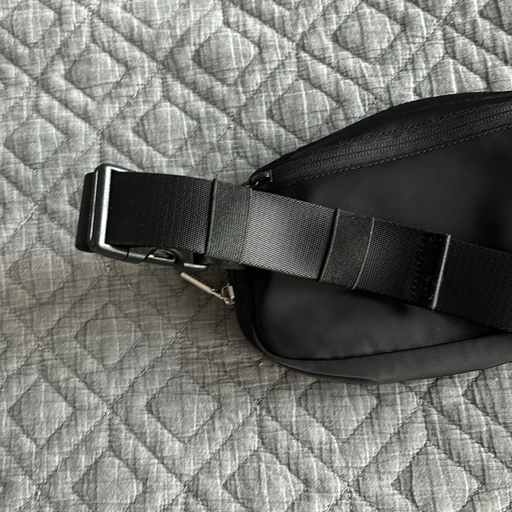 Lulu lemon belt bag - Picture 4 of 4
